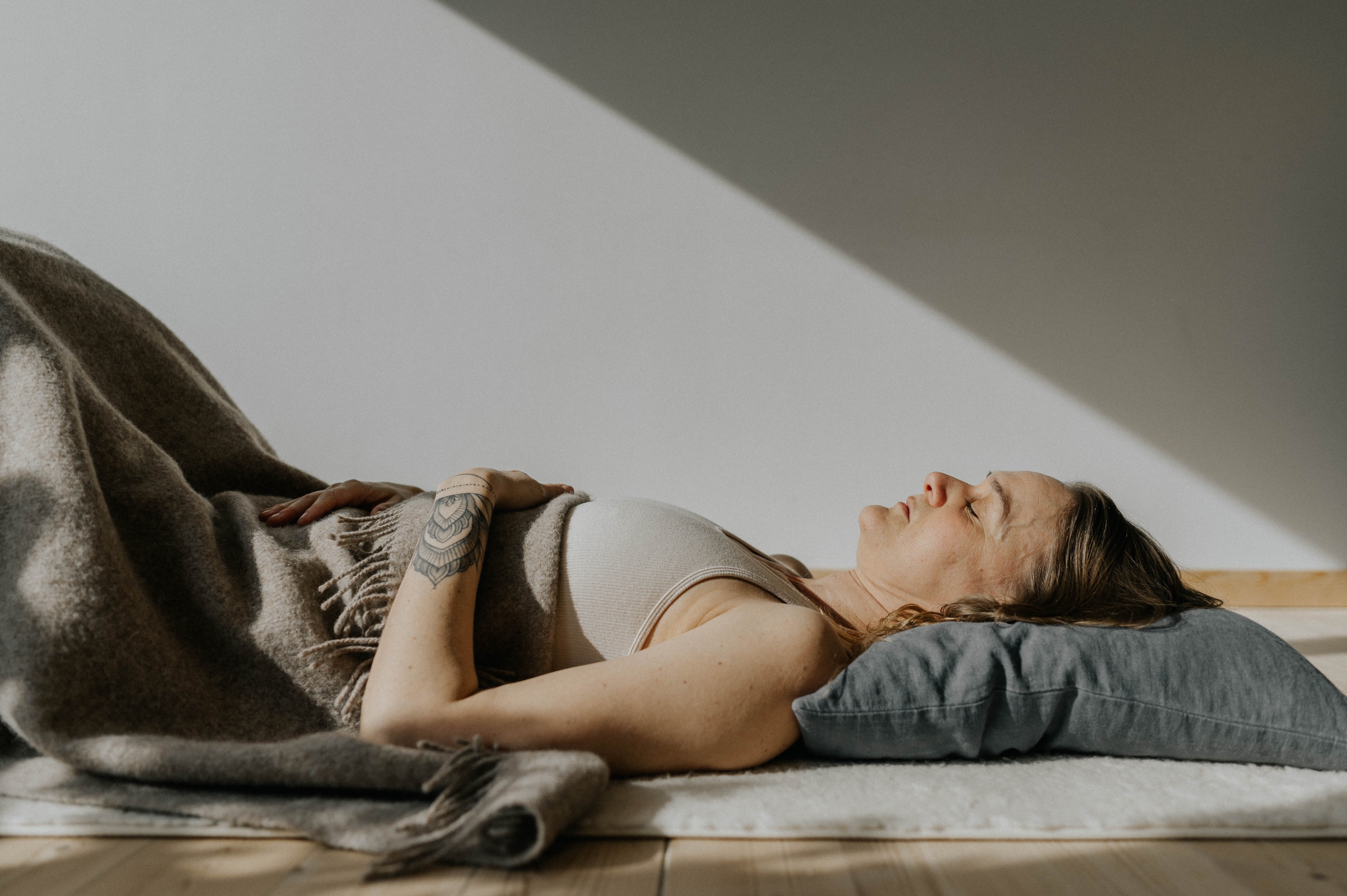 FÅ PLADSER // Restorativ yoga & Hvileterapi uddannelsen // maj - september 2026 // København